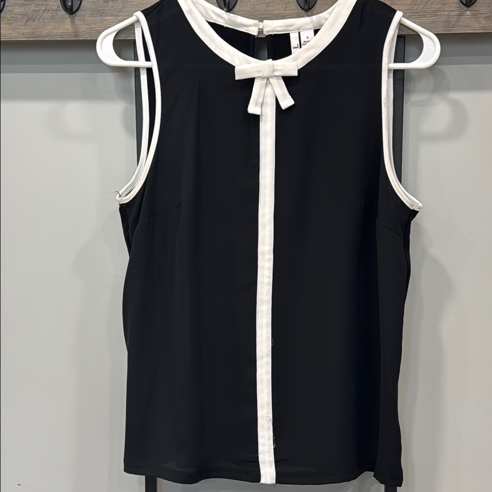 NWOT!!  Elegant Black and White Sleeveless Top